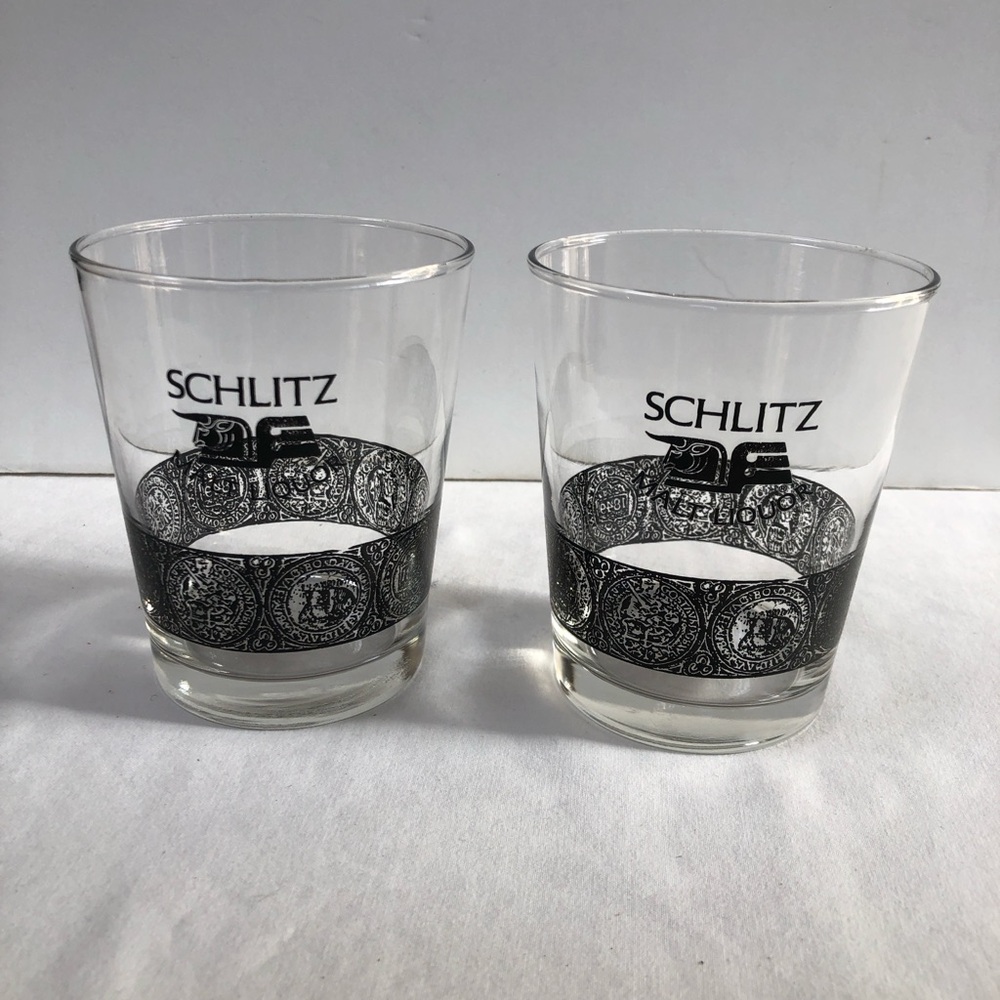 Schlitz Malt Liquor Rocks Glasses (2) Milwaukee Wisconsin Bull Logo Beer Vintage
